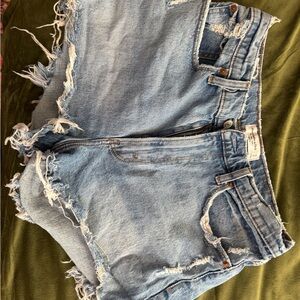 Abercrombie & Fitch Women's high rise mom short curve love